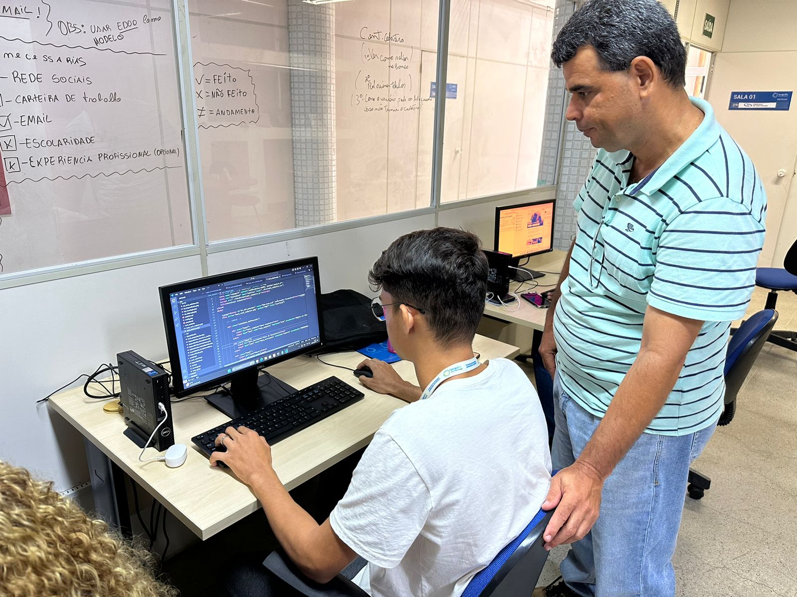 Estudantes da rede pública integrados ao Centro Vocacional Tecnológico do SergipeTec participam da fábrica de software