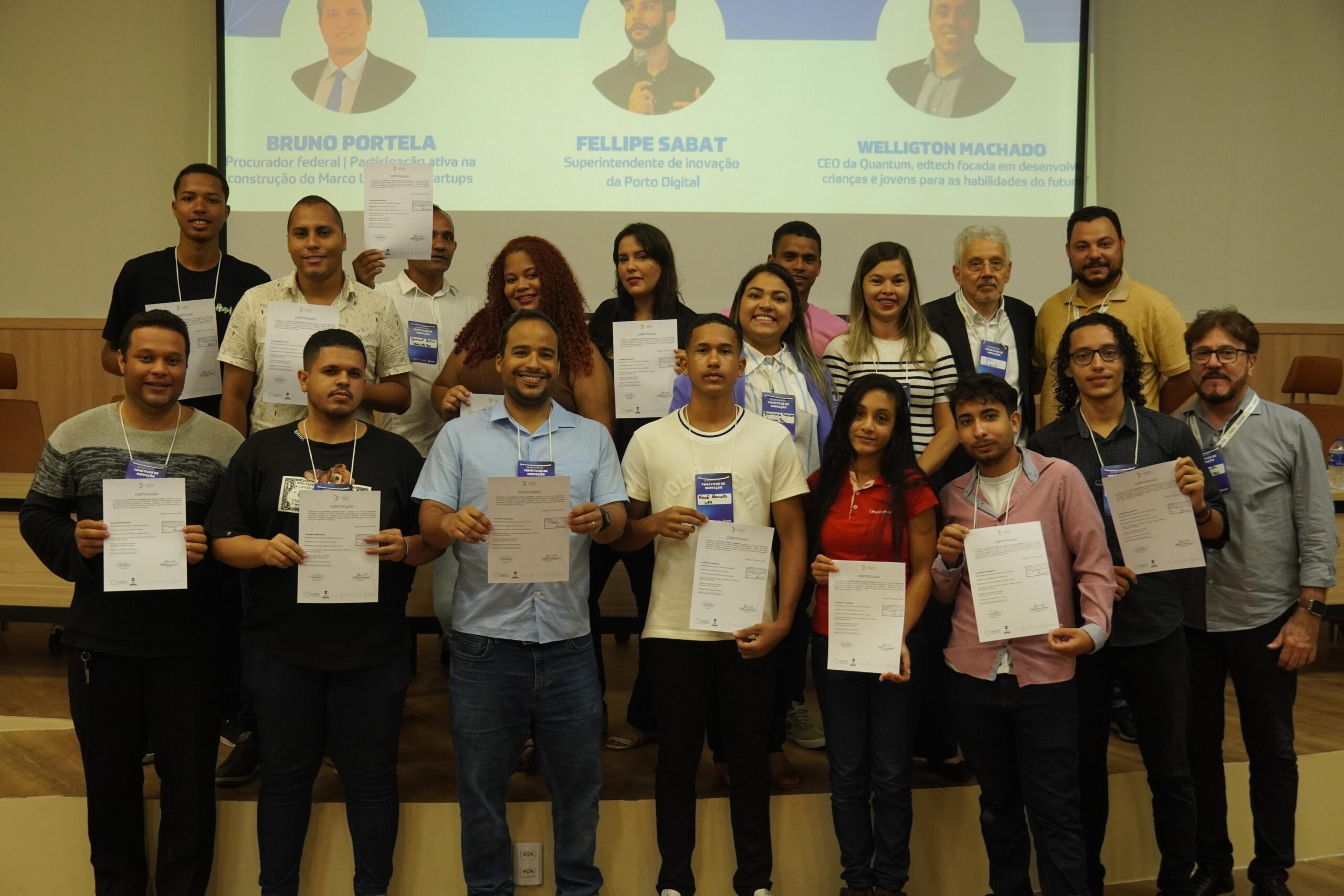 Diretoria do SergipeTec entrega certificados do curso de Instalador Fotovoltaico