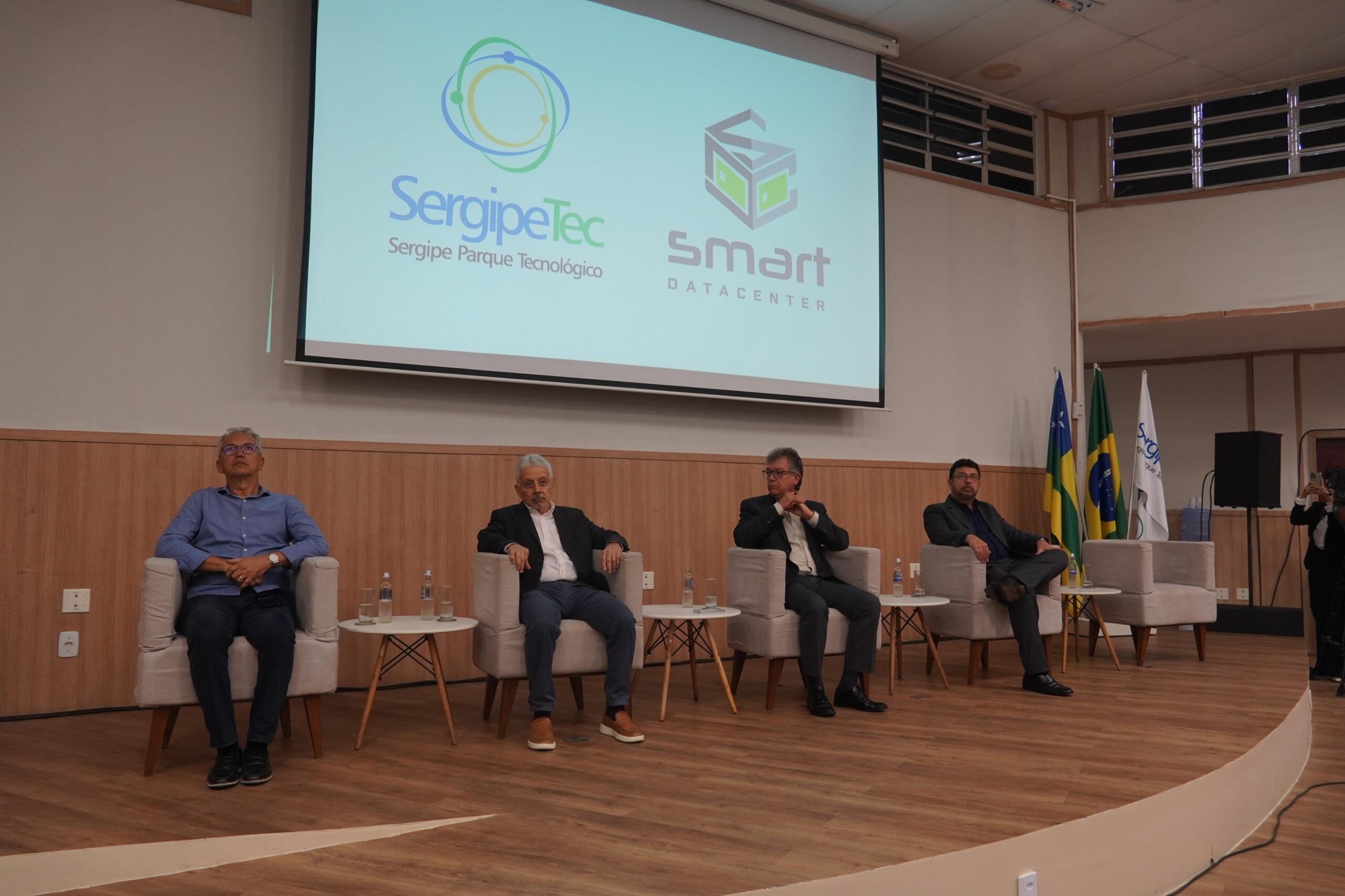 Governo do Estado inaugura usina solar fotovoltaica no SergipeTec