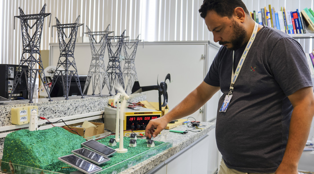 Governo investe em soluções modernas para o estado por meio de energias renováveis