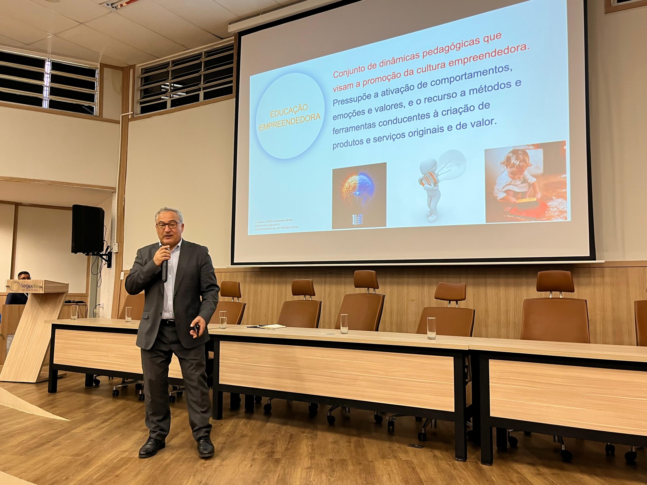 SergipeTec recebe palestra internacional sobre Educação Empreendedora com Prof. Dr. Jacinto Jardim